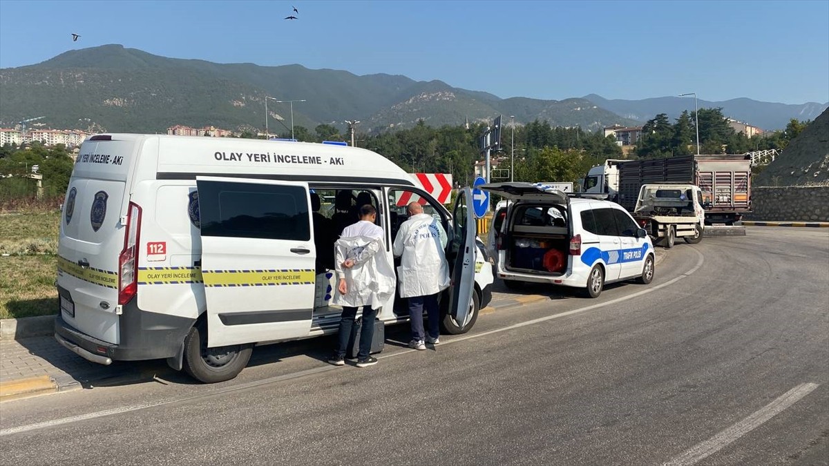 Karabük'te polisin "dur" ihtarına uymayan otomobilin sürücüsü kaza yaptı, uyuşturucu madde ele...