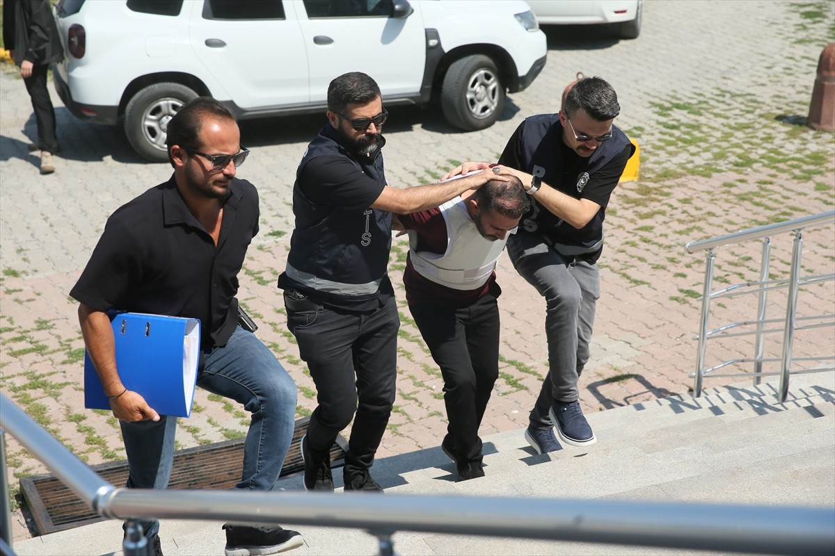 Kars'taki silahlı kavgada bir kişinin ölümüne ilişkin aranan zanlı, Ağrı'nın Doğubayazıt...