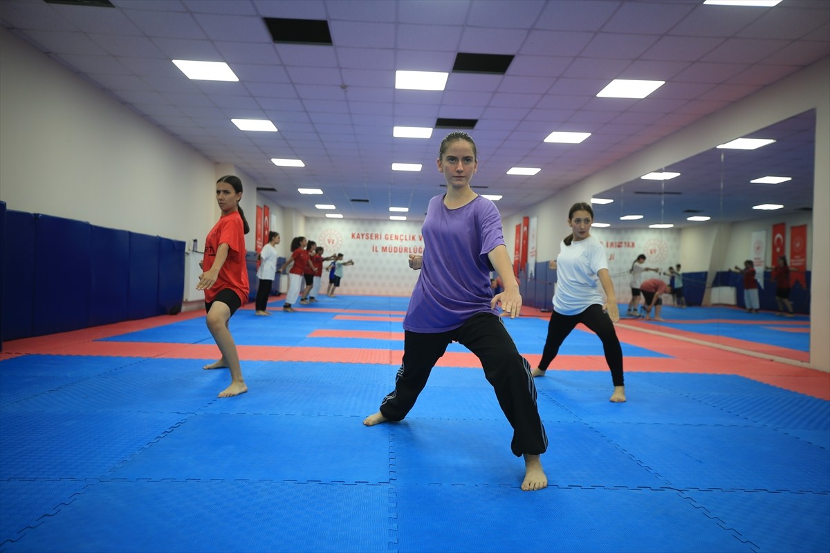 Kayseri'de sağlıklı bireylerin yetişmesi hedefiyle yapılan spor tesisi yatırımları, kulüp ve...