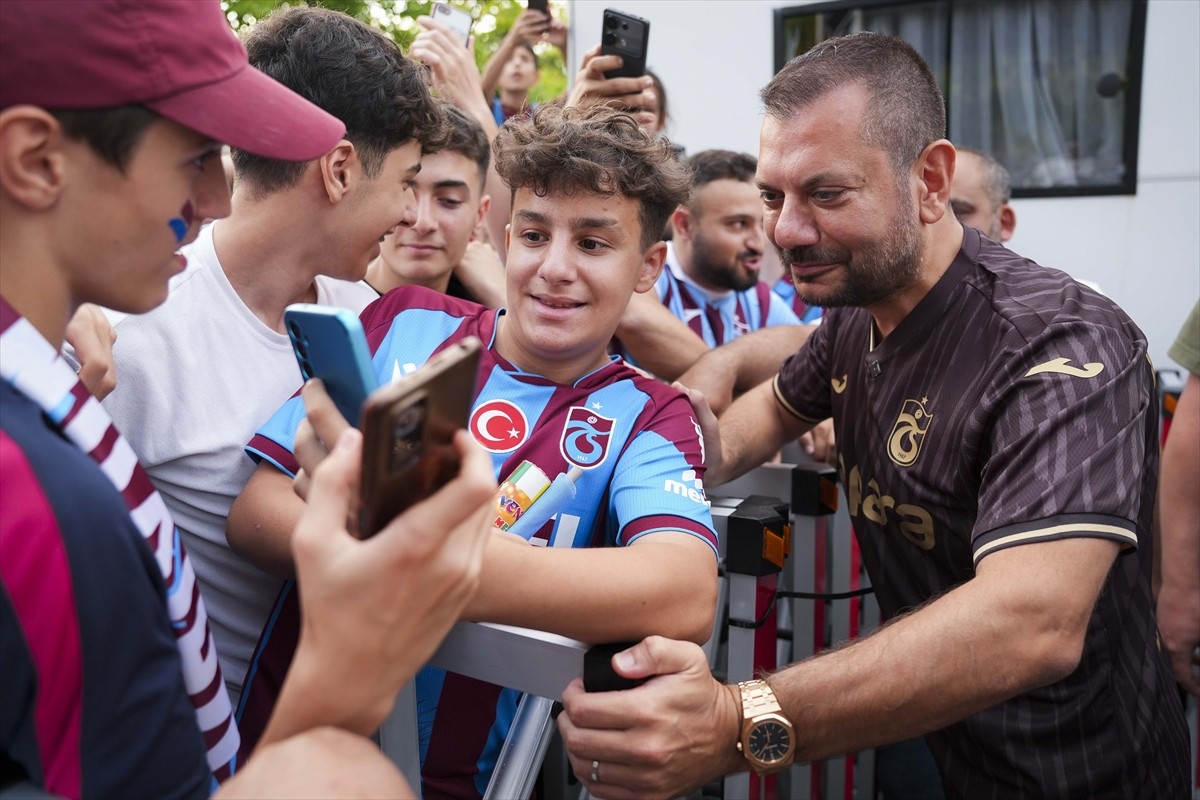 Kuruluşunun 57. yılını kutlayan Trabzonspor'da Gurbetçi Gençler Taraftar Grubu'nca kutlama...