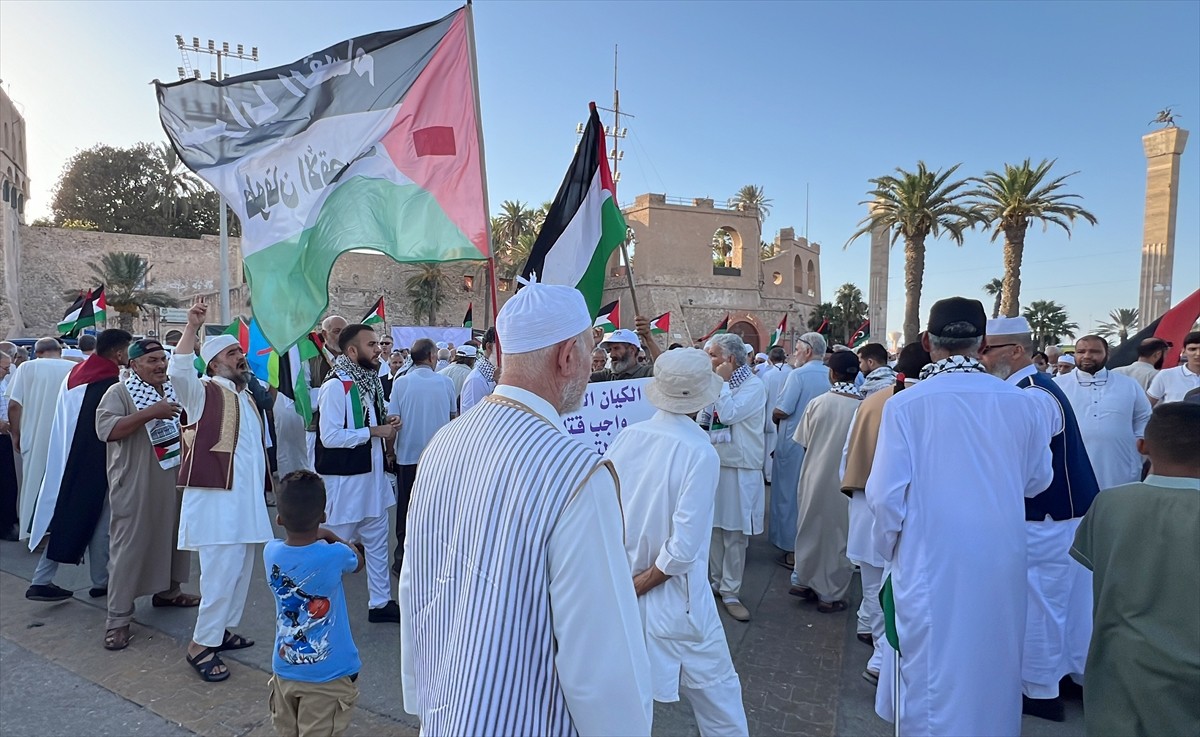 Libya'nın başkenti Trablus'taki Şehitler Meydanı'nda Hamas Siyasi Büro Başkanı İsmail Heniyye'ye...