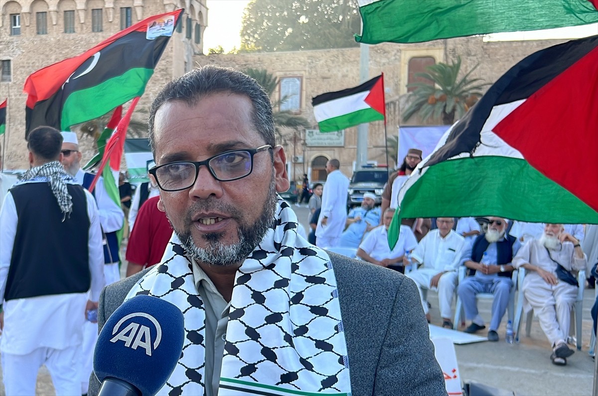 Libya'nın başkenti Trablus'taki Şehitler Meydanı'nda Hamas Siyasi Büro Başkanı İsmail Heniyye'ye...