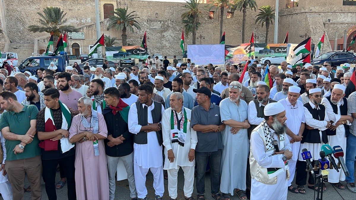 Libya'nın başkenti Trablus'taki Şehitler Meydanı'nda Hamas Siyasi Büro Başkanı İsmail Heniyye'ye...