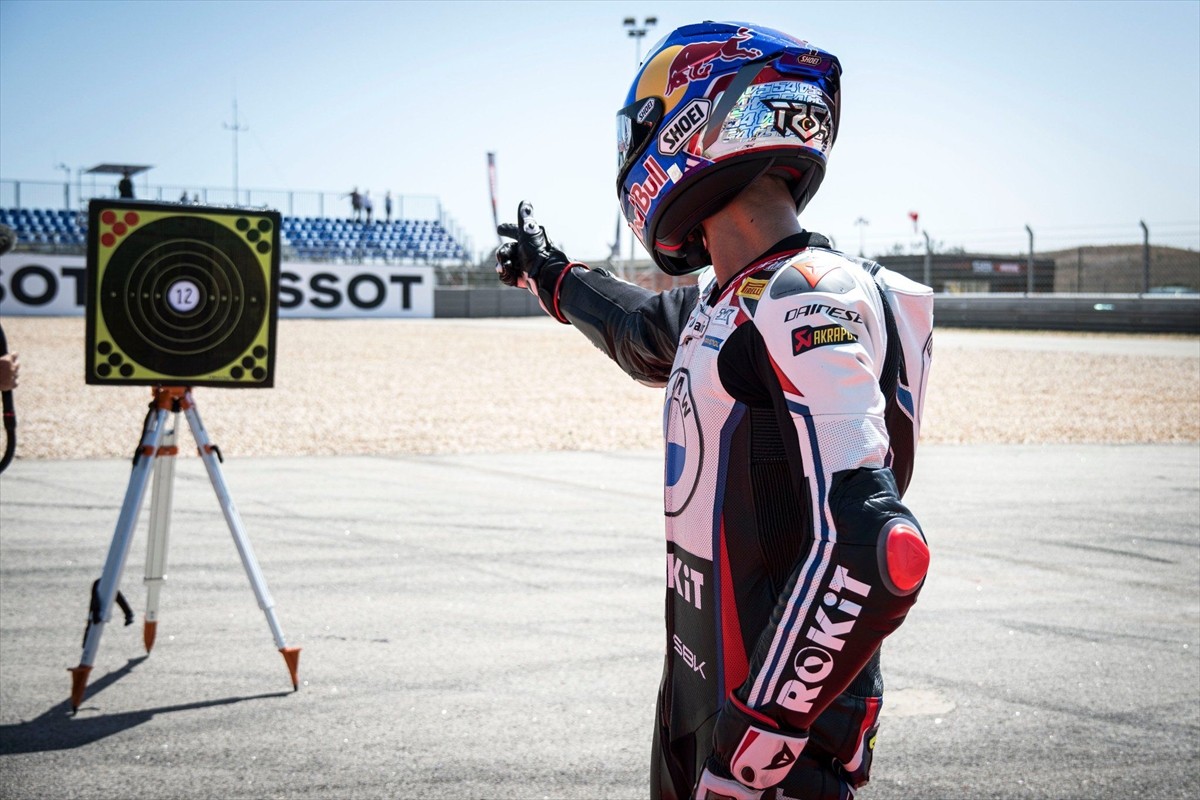  Milli motosikletçi Toprak Razgatlıoğlu, Dünya Superbike Şampiyonası'nın Portekiz'deki 7. ayağının...
