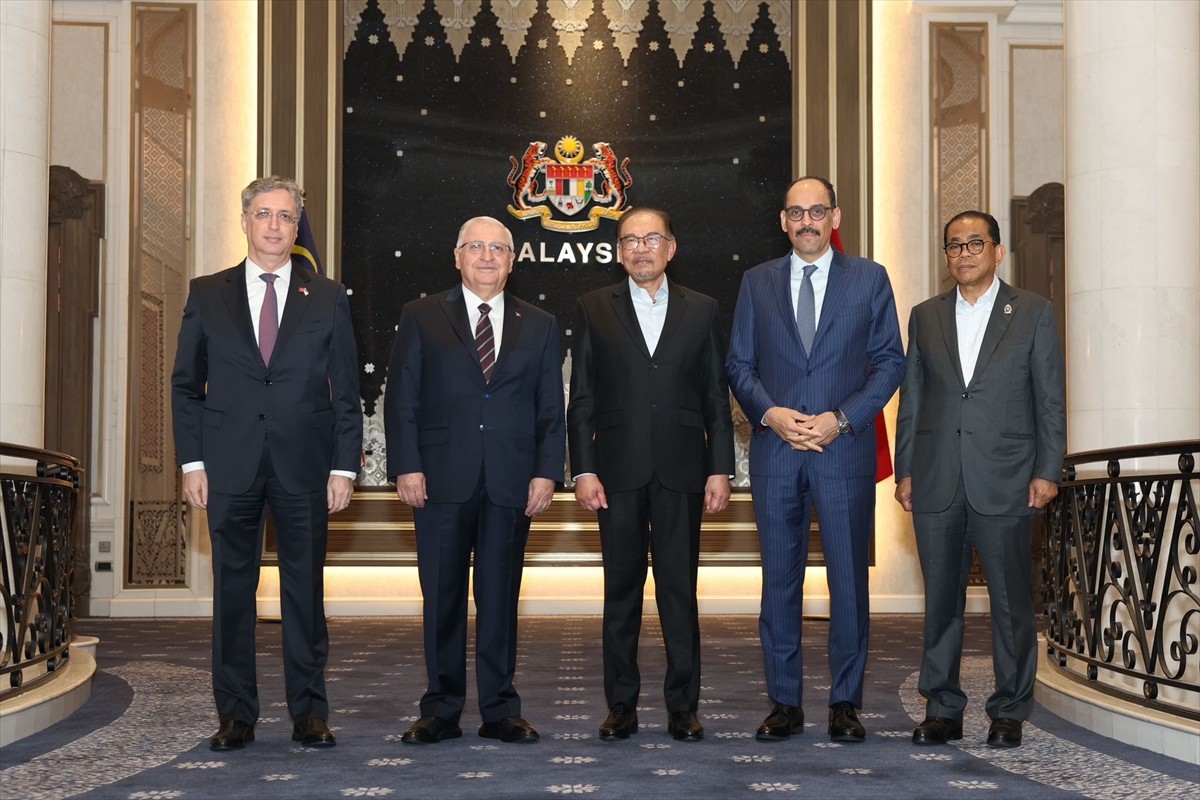 Milli Savunma Bakanı Yaşar Güler, MİT Başkanı İbrahim Kalın ile gerçekleştirdiği Malezya...