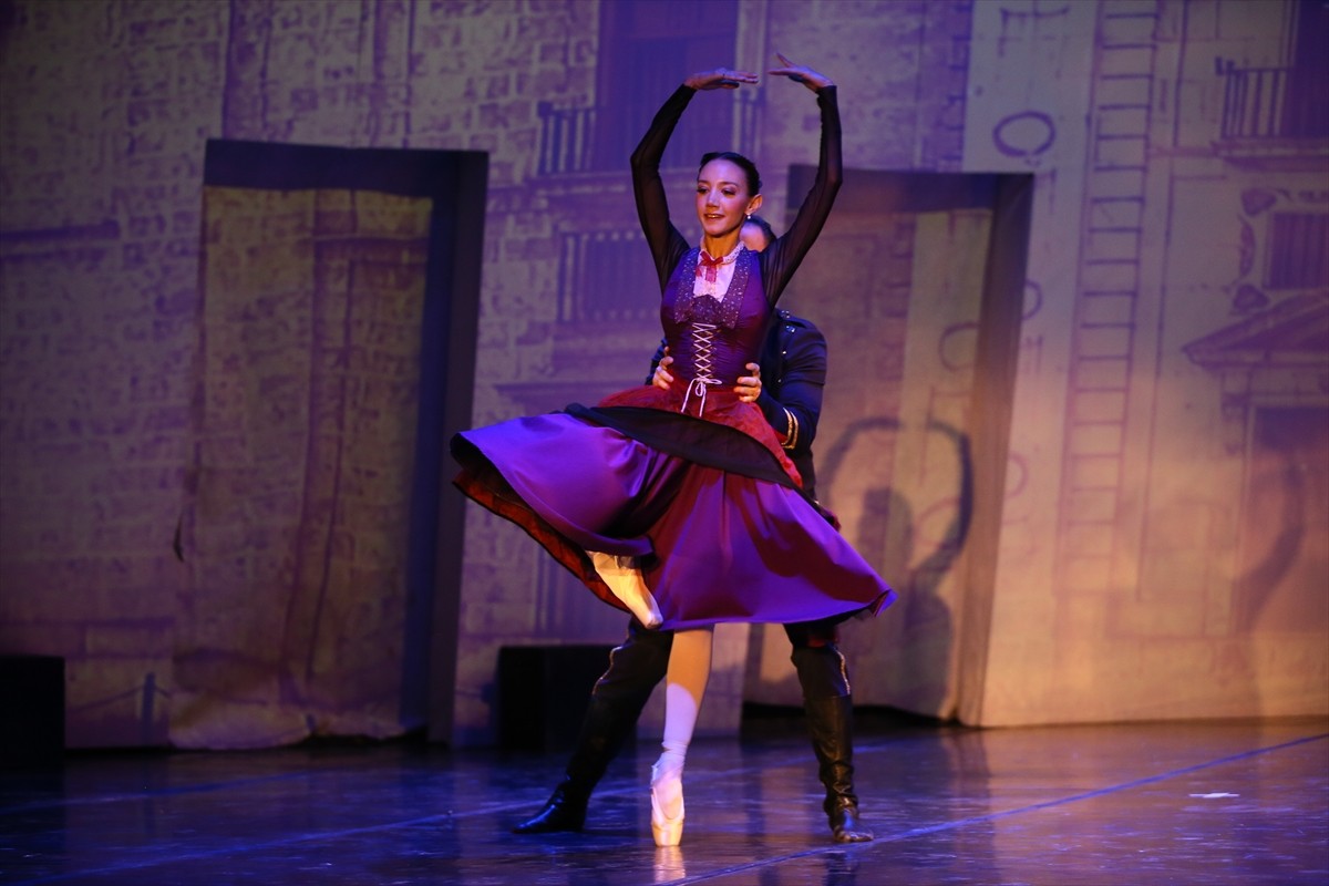 Muğla'nın Bodrum ilçesinde bu yıl 21'incisi düzenlenen Uluslararası Bodrum Bale Festivali...