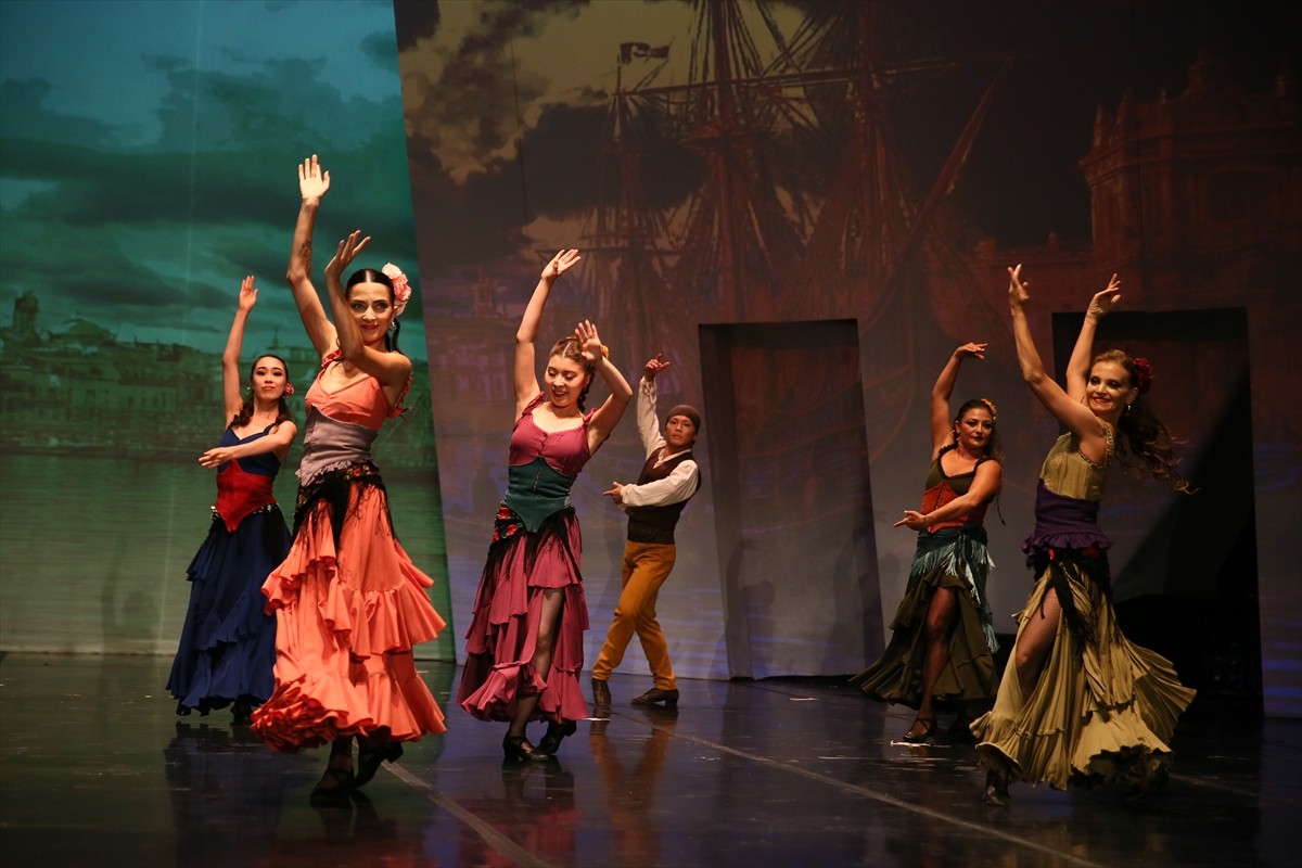 Muğla'nın Bodrum ilçesinde bu yıl 21'incisi düzenlenen Uluslararası Bodrum Bale Festivali...