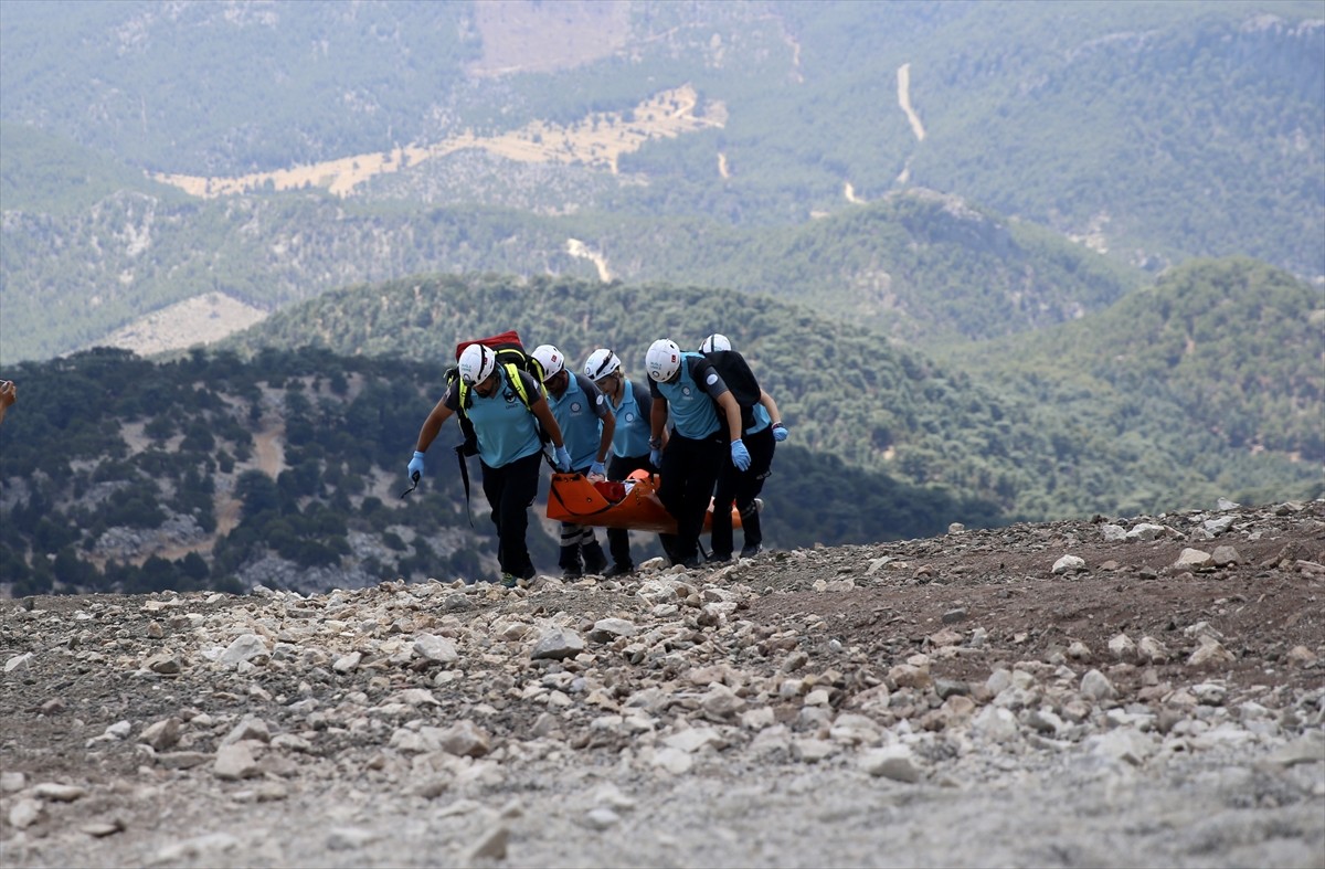 Muğla'nın Fethiye ilçesinde Ölüdeniz Mahallesi'ndeki Babadağ'ın 1900 metre pistinde...