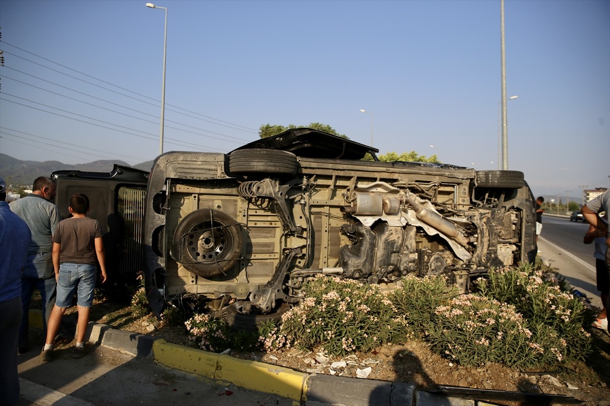 Muğla'nın Fethiye ilçesinde otomobille minibüsün çarpışması sonucu 7 kişi yaralandı.