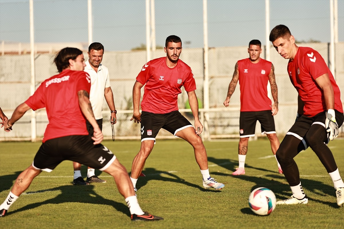 Net Global Sivasspor, Trendyol Süper Lig'in ilk haftasında sahasında yarın Trabzonspor ile...