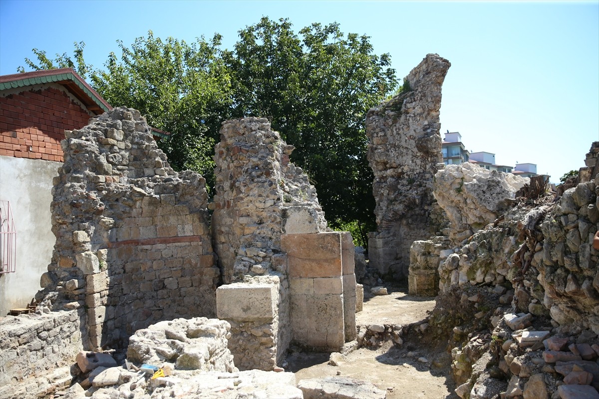 Ordu'da kazı çalışmaları sırasında Bizans dönemine ait "in-situ zemin mozaiği" bulunan Aziz...