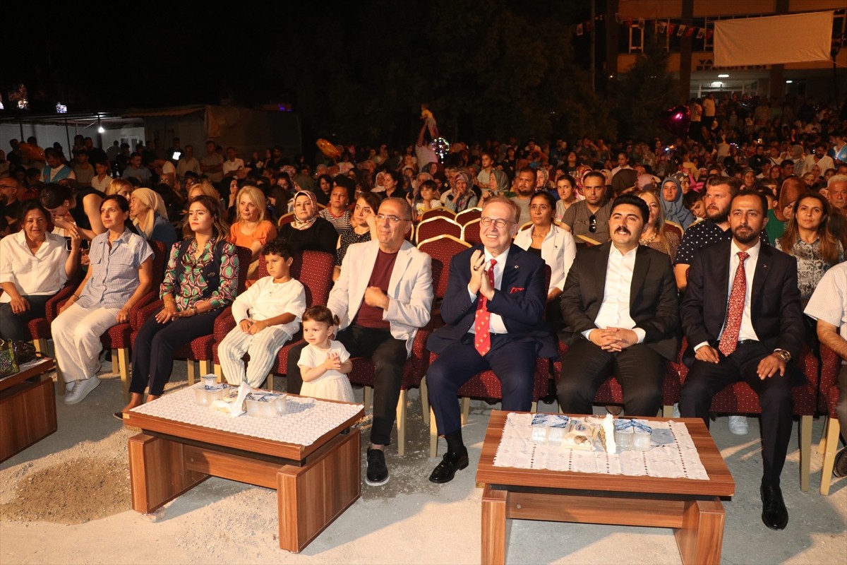 Oyuncu ve şarkıcı Uğur Aslan, 22. Geleneksel Yayladağı Kültür Sanat ve Aba Güreşi Festivali...