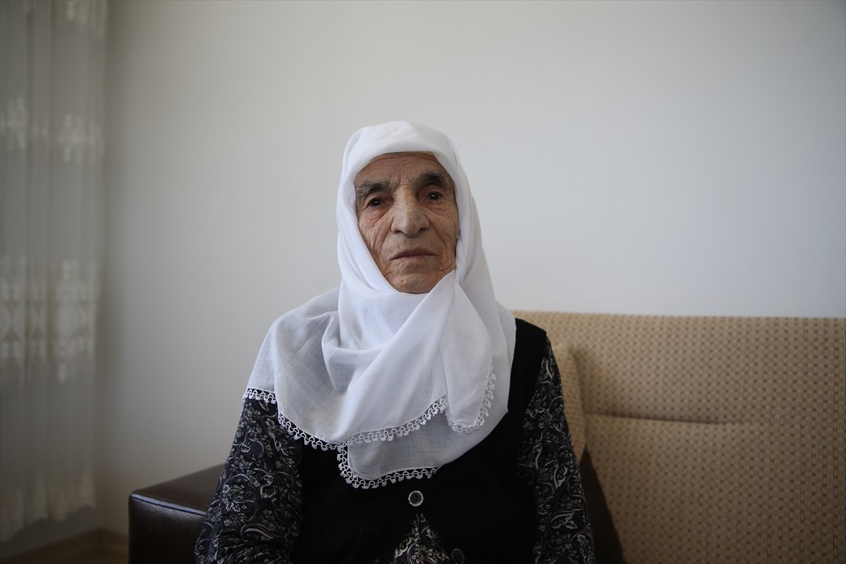 Paris 2024 Olimpiyat Oyunları'nda 10 metre havalı tabanca karışık takım mücadelesinde Şevval...