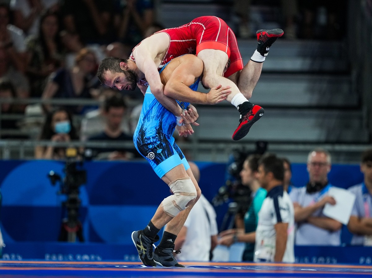 Paris 2024 Olimpiyat Oyunları'nda erkekler 60 kilo grekoromen stilde son 16 turu, Champ de Mars...