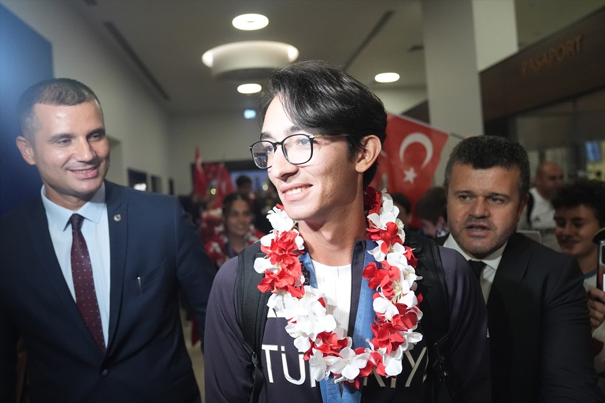 Paris 2024 Olimpiyat Oyunları'nda mücadele eden Okçuluk ve Atıcılık Milli Takımı yurda döndü....