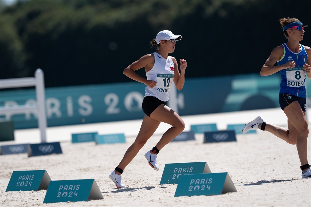 Paris 2024 Olimpiyat Oyunları'nda, Paris'teki Versay Sarayı'nda kadınlar modern pentatlonun finali...