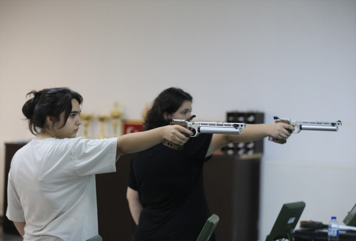 Paris 2024 Olimpiyat Oyunları'nda takım arkadaşı Şevval İlayda Tarhan'la Türkiye'ye 10 metre...