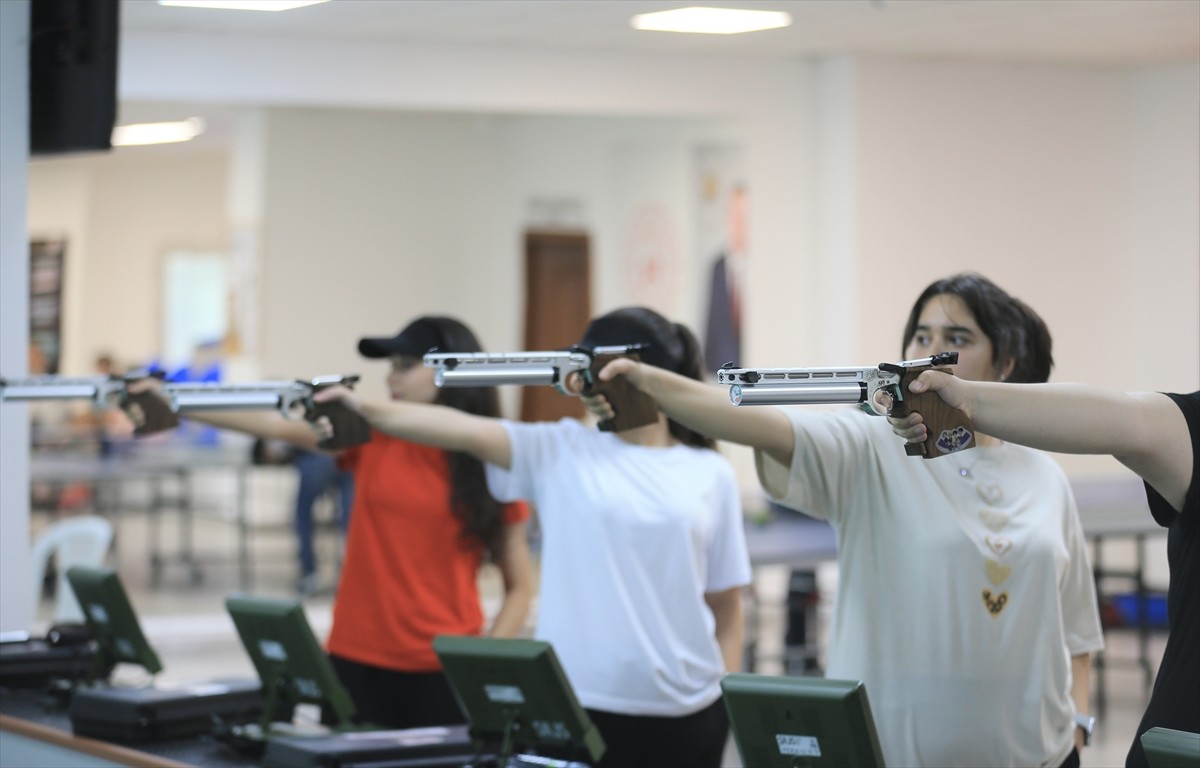 Paris 2024 Olimpiyat Oyunları'nda takım arkadaşı Şevval İlayda Tarhan'la Türkiye'ye 10 metre...