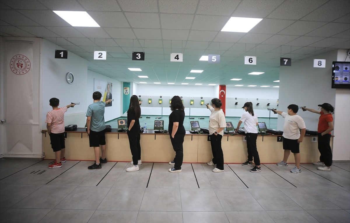 Paris 2024 Olimpiyat Oyunları'nda takım arkadaşı Şevval İlayda Tarhan'la Türkiye'ye 10 metre...