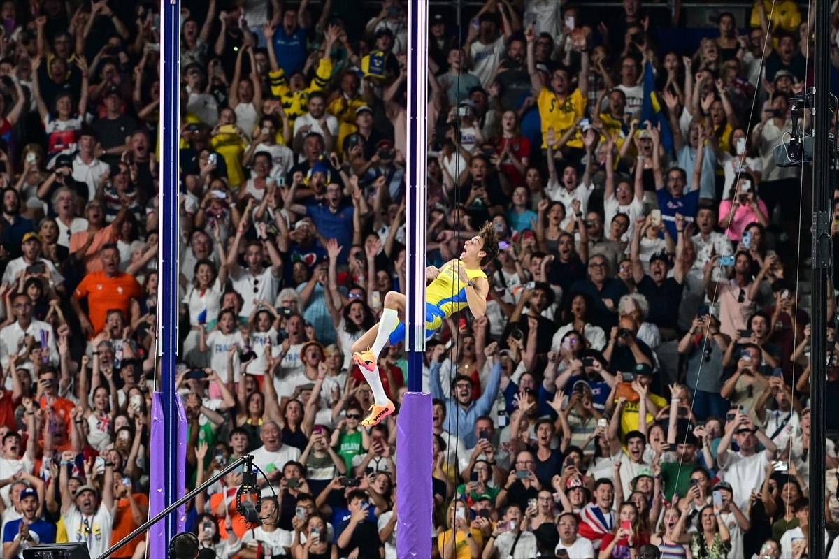 Paris 2024 Olimpiyat Oyunları'nın onuncu gününde Erkekler Sırıkla Atlama Finali, Stade de...