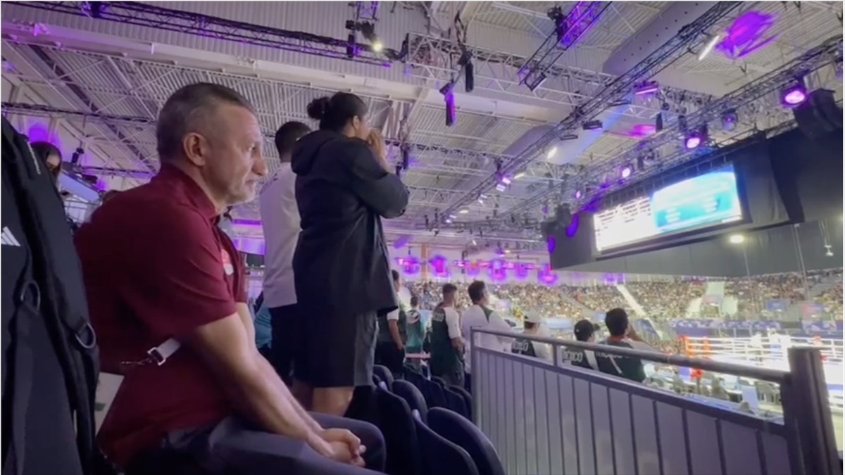 Paris 2024 Olimpiyat Oyunları boks branşında son 16 turunda mücadele eden Buse Naz Çakıroğlu'na...