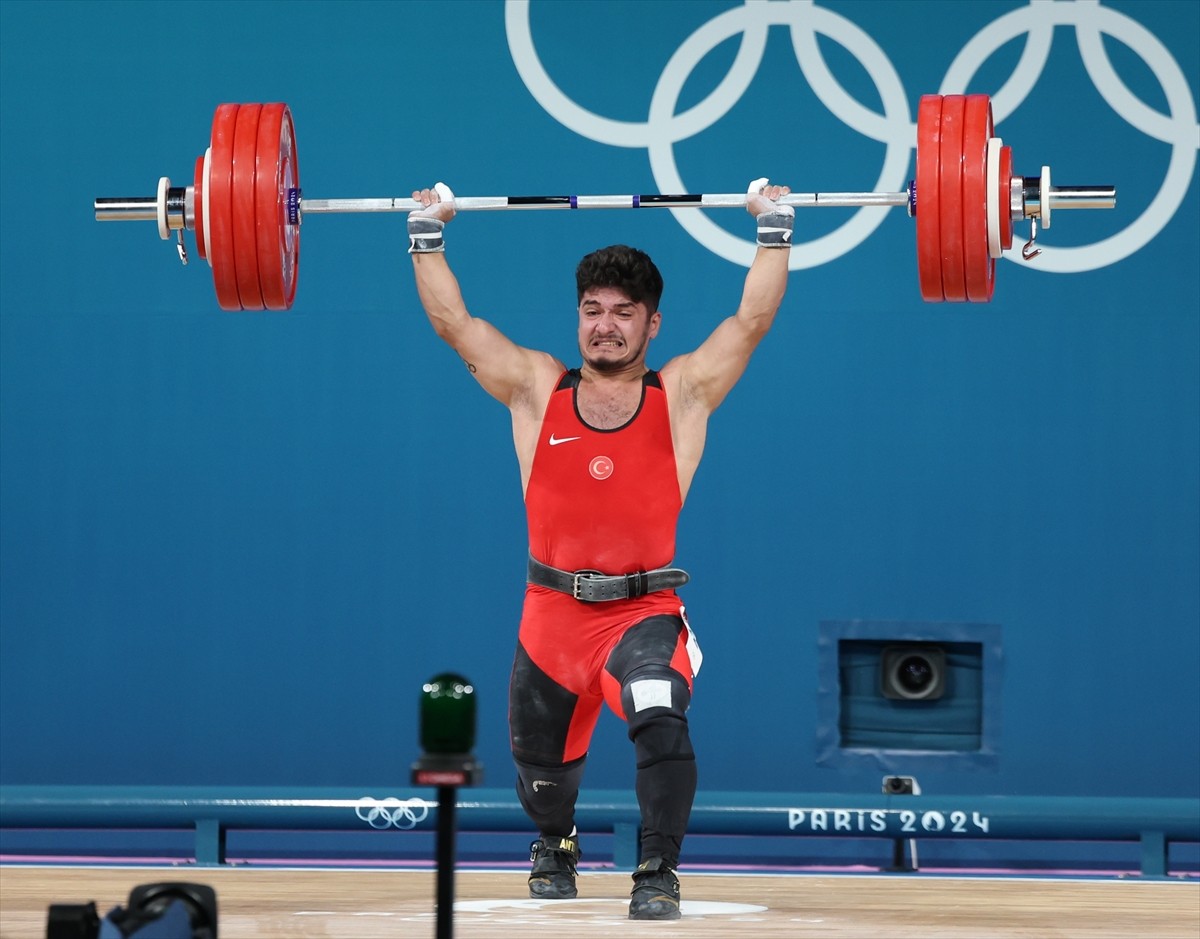 Paris 2024 Olimpiyat Oyunları halter kategorisinde erkekler 73. kilo müsabakaları South Paris...