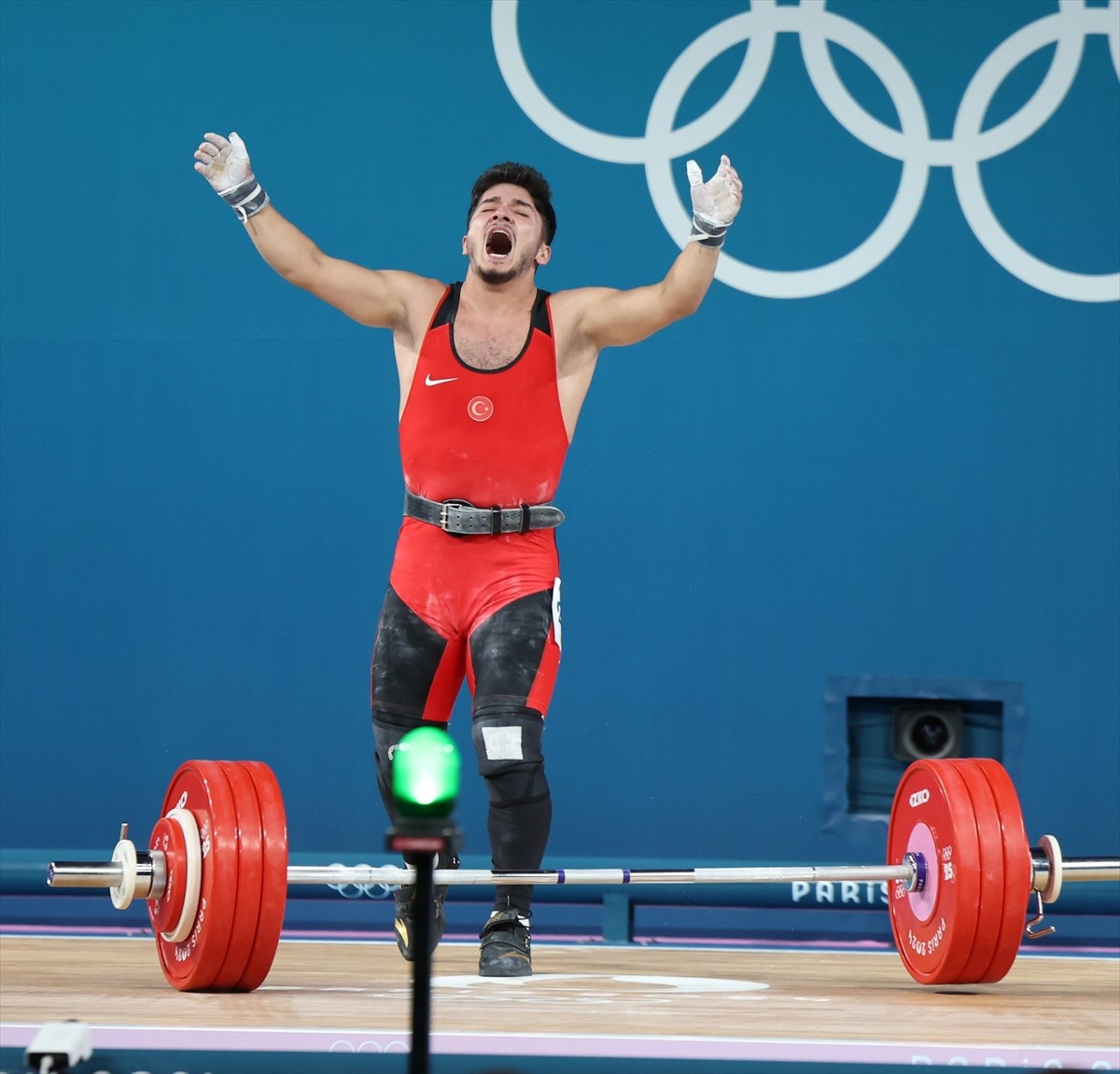 Paris 2024 Olimpiyat Oyunları halter kategorisinde erkekler 73. kilo müsabakaları South Paris...