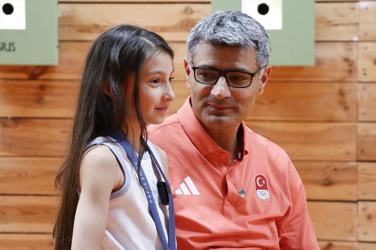 Paris 2024 Olimpiyatları'nda karışık takım 10 metre havalı tabanca kategorisinde Şevval İlayda...