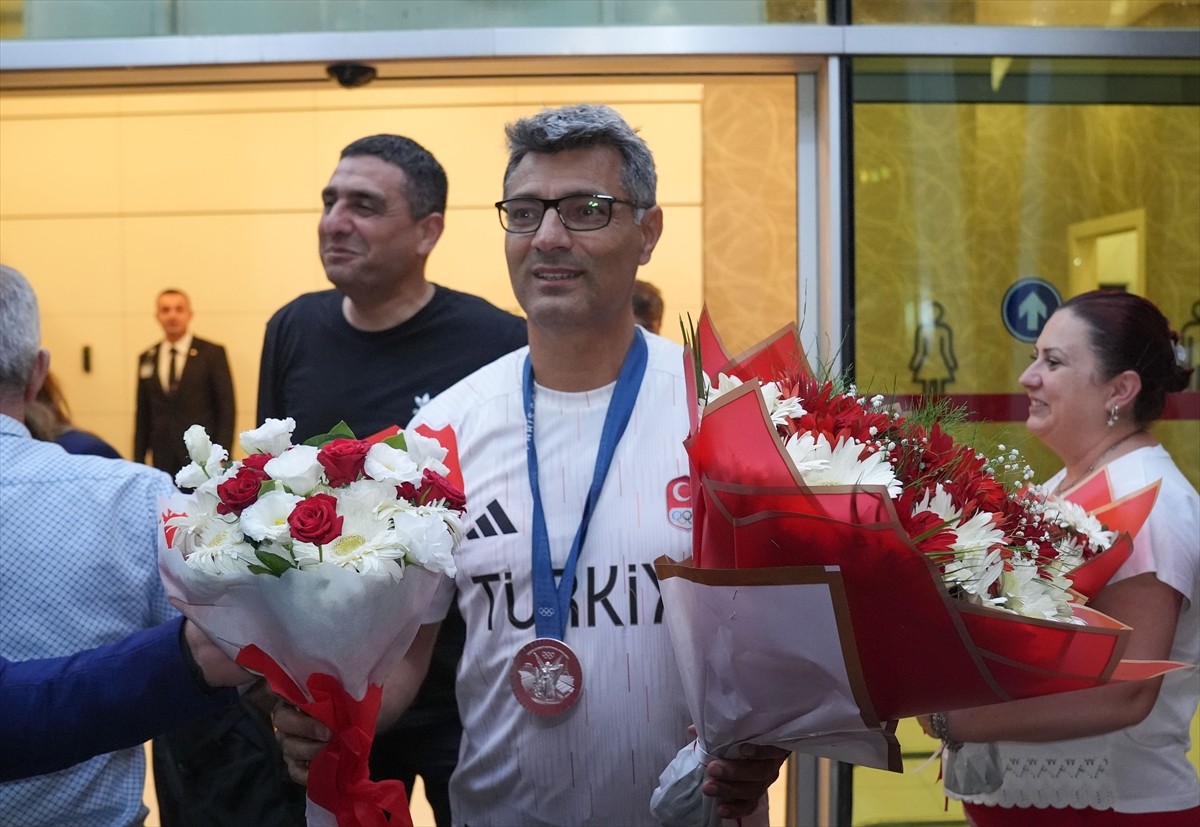 Paris 2024 Olimpiyatları'nda karışık takım 10 metre havalı tabanca kategorisinde Şevval İlayda...