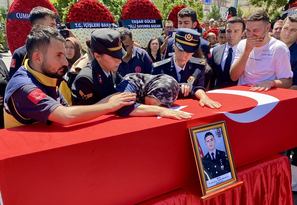 Pençe-Kilit Harekatı bölgesinde arama tarama faaliyeti sırasında açılan taciz ateşi sonucu şehit...