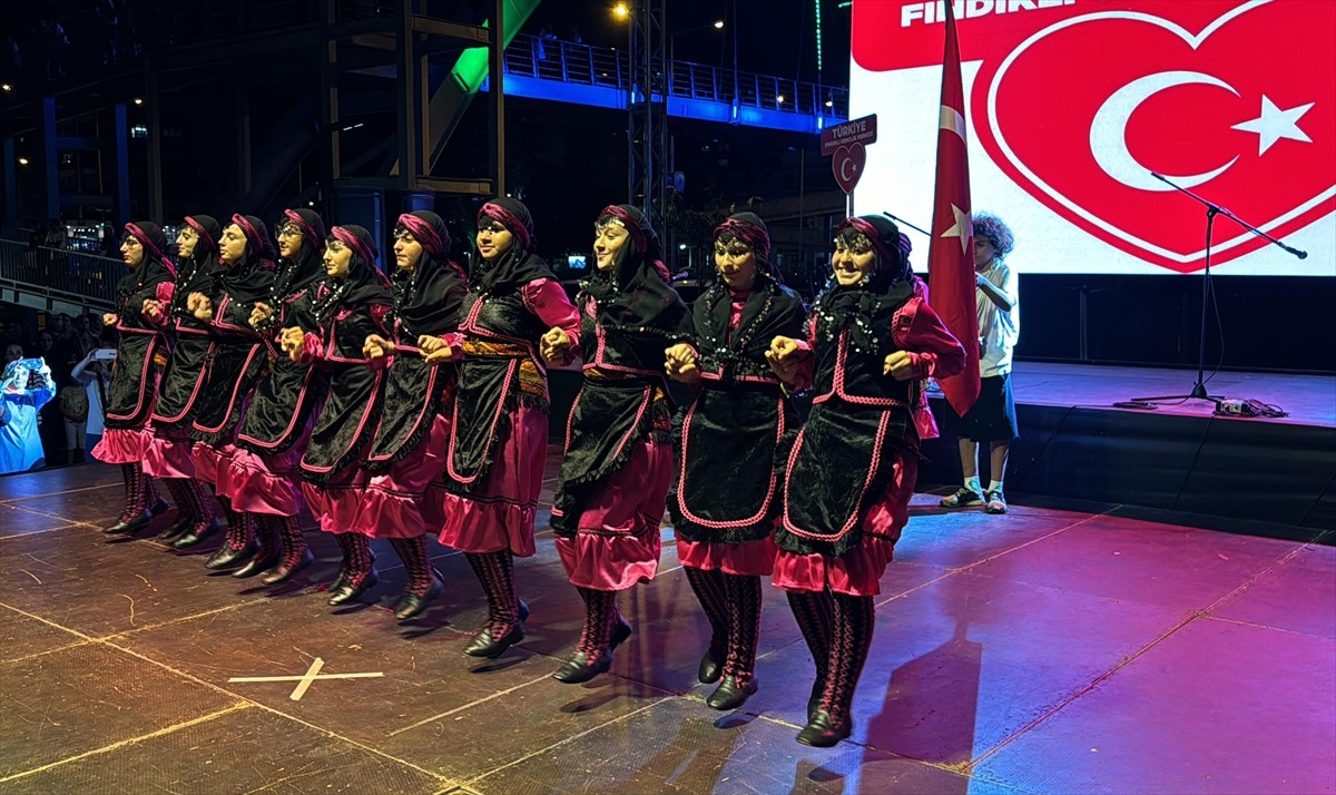 Rize'de, 13. Tulum ve Kemençe Festivali kapsamında, Türkiye, Kuzey Kıbrıs, Osetya, Yunanistan...