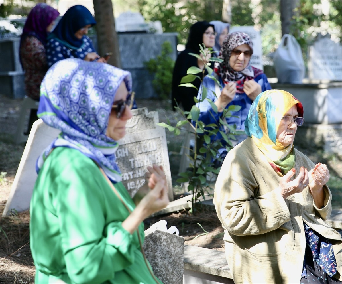 Sakarya'da 17 Ağustos 1999 Marmara Depremi'nde hayatını kaybedenler, depremin 25'inci yıl...