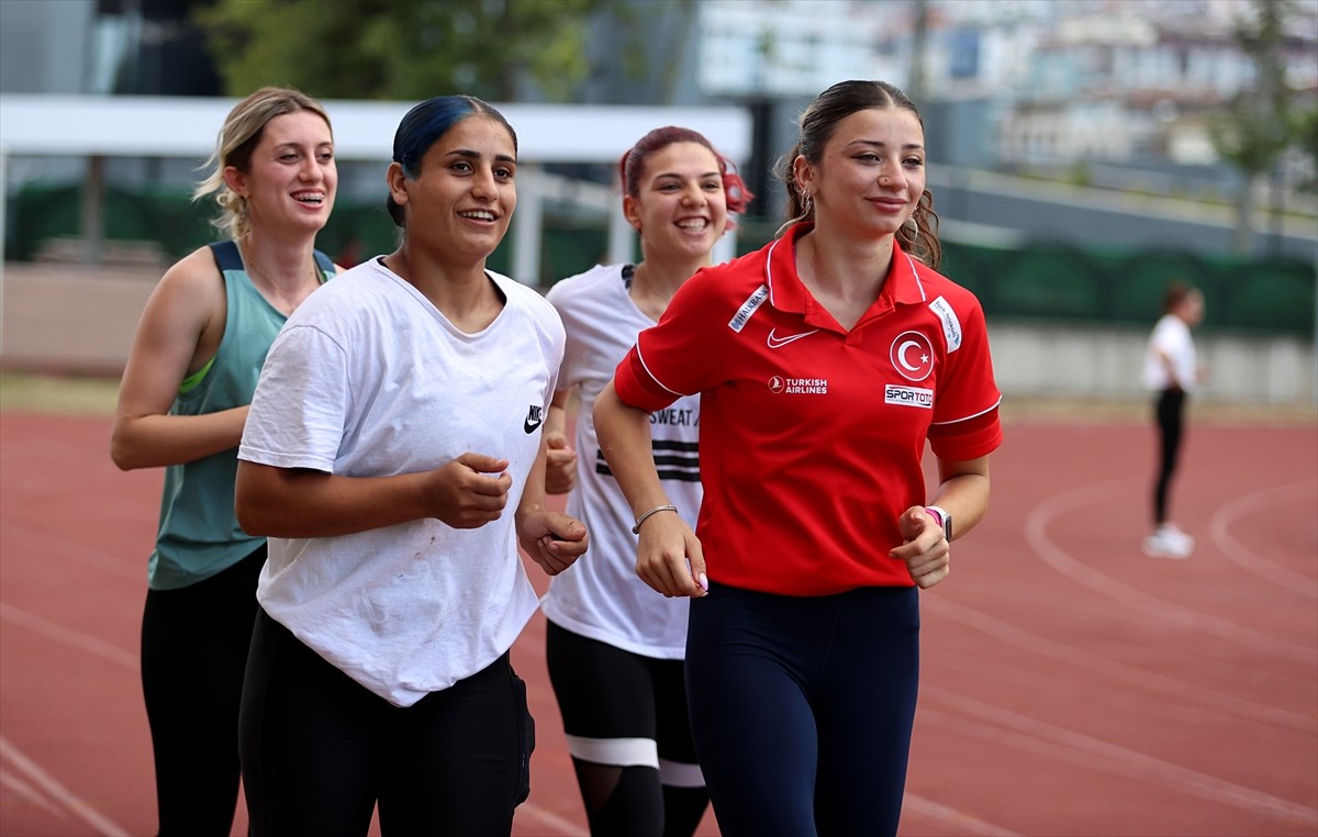 Samsun'da kota alan 4 milli sporcu Türkiye'yi temsil etmek için Fransa'da düzenlenecek Paris 2024...