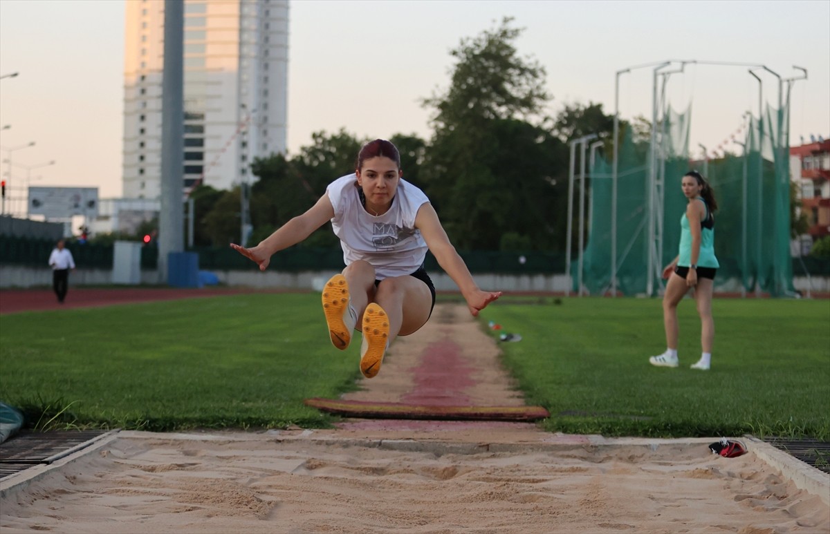 Samsun'da kota alan 4 milli sporcu Türkiye'yi temsil etmek için Fransa'da düzenlenecek Paris 2024...
