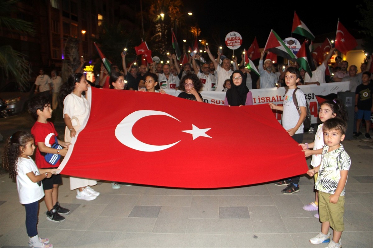 Samsun ve Sinop'ta İran'ın başkenti Tahran'da suikaste uğrayan Hamas Siyasi Büro Başkanı İsmail...