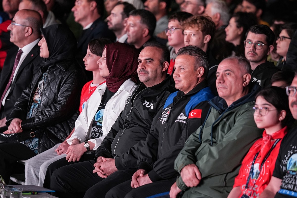 Sanayi ve Teknoloji Bakanı Mehmet Fatih Kacır, bu yıl Bursa Uludağ'da gerçekleştirilen ve 11...