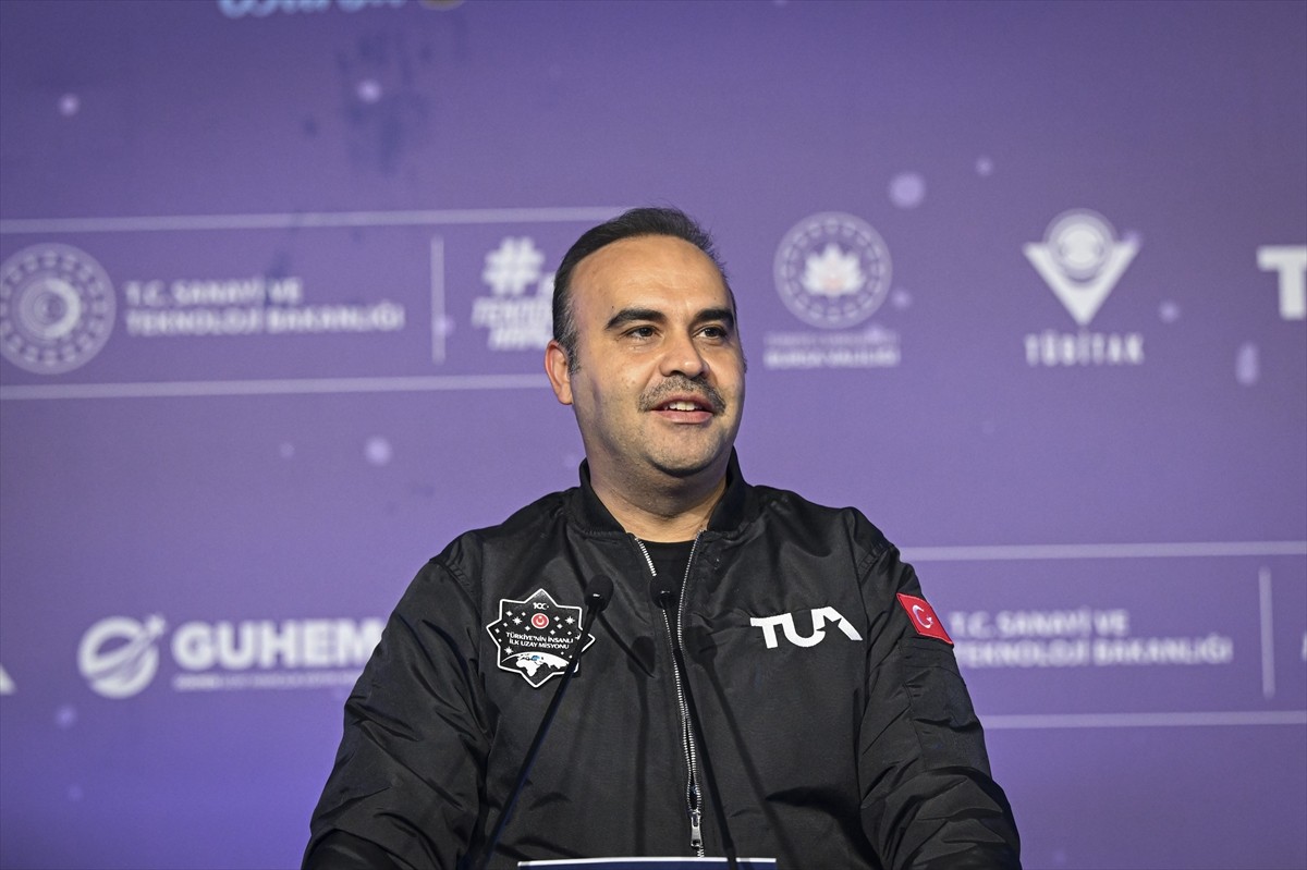 Sanayi ve Teknoloji Bakanı Mehmet Fatih Kacır, bu yıl Bursa Uludağ'da gerçekleştirilen ve 11...