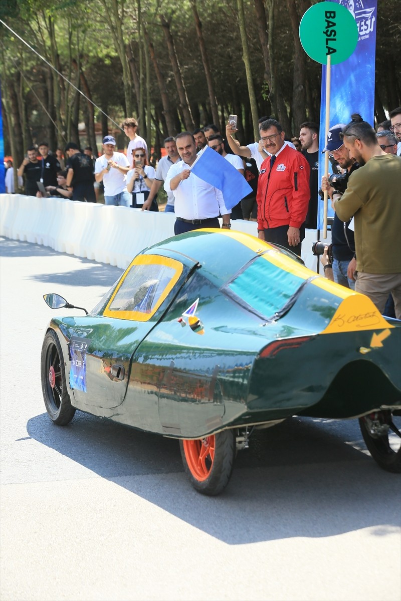 Sanayi ve Teknoloji Bakanı Mehmet Fatih Kacır, Teknofest Elektrikli Araç Yarışları'nın...
