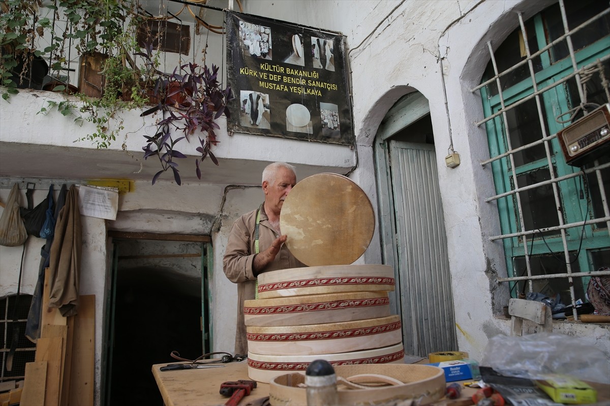 Şanlıurfa'da, kaybolmaya yüz tutan mesleklerden tef sanatının son ustalarından, Kültür ve Turizm...