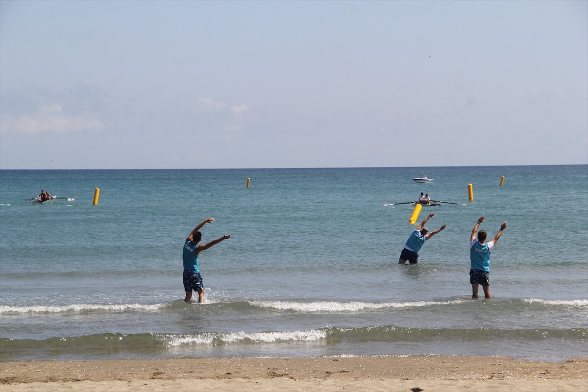 Sinop'ta Akliman mevkisinde, Türkiye Kürek Federasyonu tarafından düzenlenen Sanmar Denizcilik...