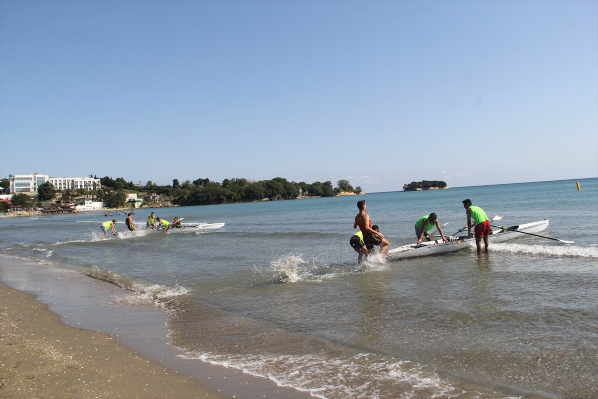 Sinop'ta Akliman mevkisinde, Türkiye Kürek Federasyonu tarafından düzenlenen Sanmar Denizcilik...