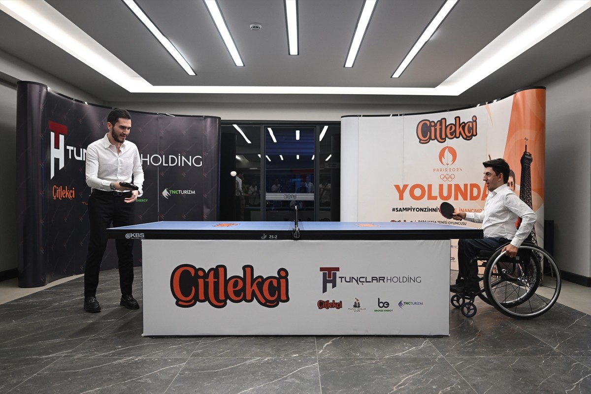 Son iki paralimpik oyunlar şampiyonu milli masa tenisçi Abdullah Öztürk, kuruyemiş firması...