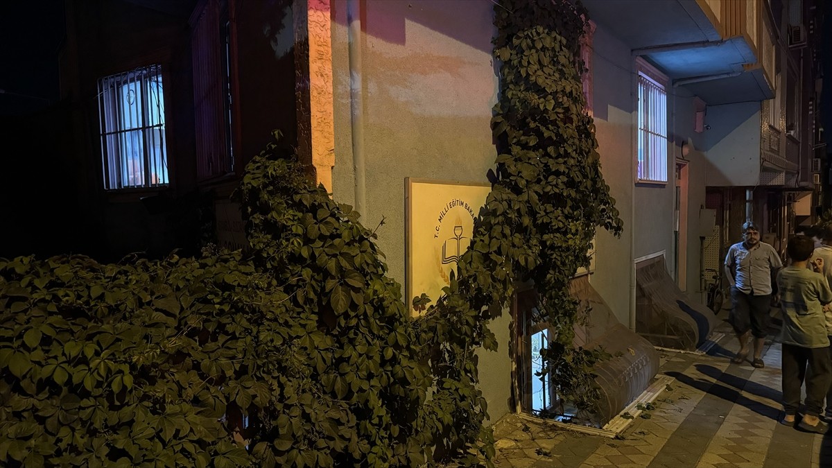 Sultangazi Cebeci Mahallesi 2510. Sokak'ta bulunan 4 katlı binanın giriş katındaki özel...