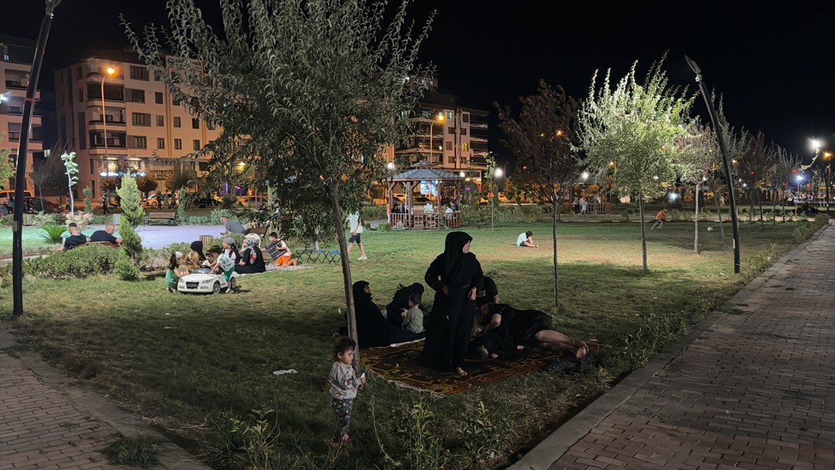 Suriye'nin Hama şehrinde 5,2 büyüklüğünde deprem meydana geldi. Kilis'te de hissedilen depremin...