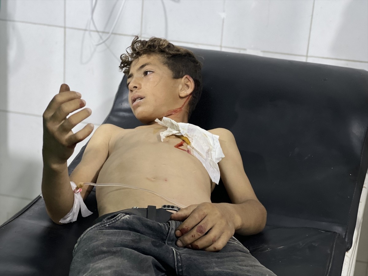 Suriye’deki Beşşar Esed rejiminin Hama ilinin kuzeybatısındaki Meşşik köyüne karadan karaya atış...