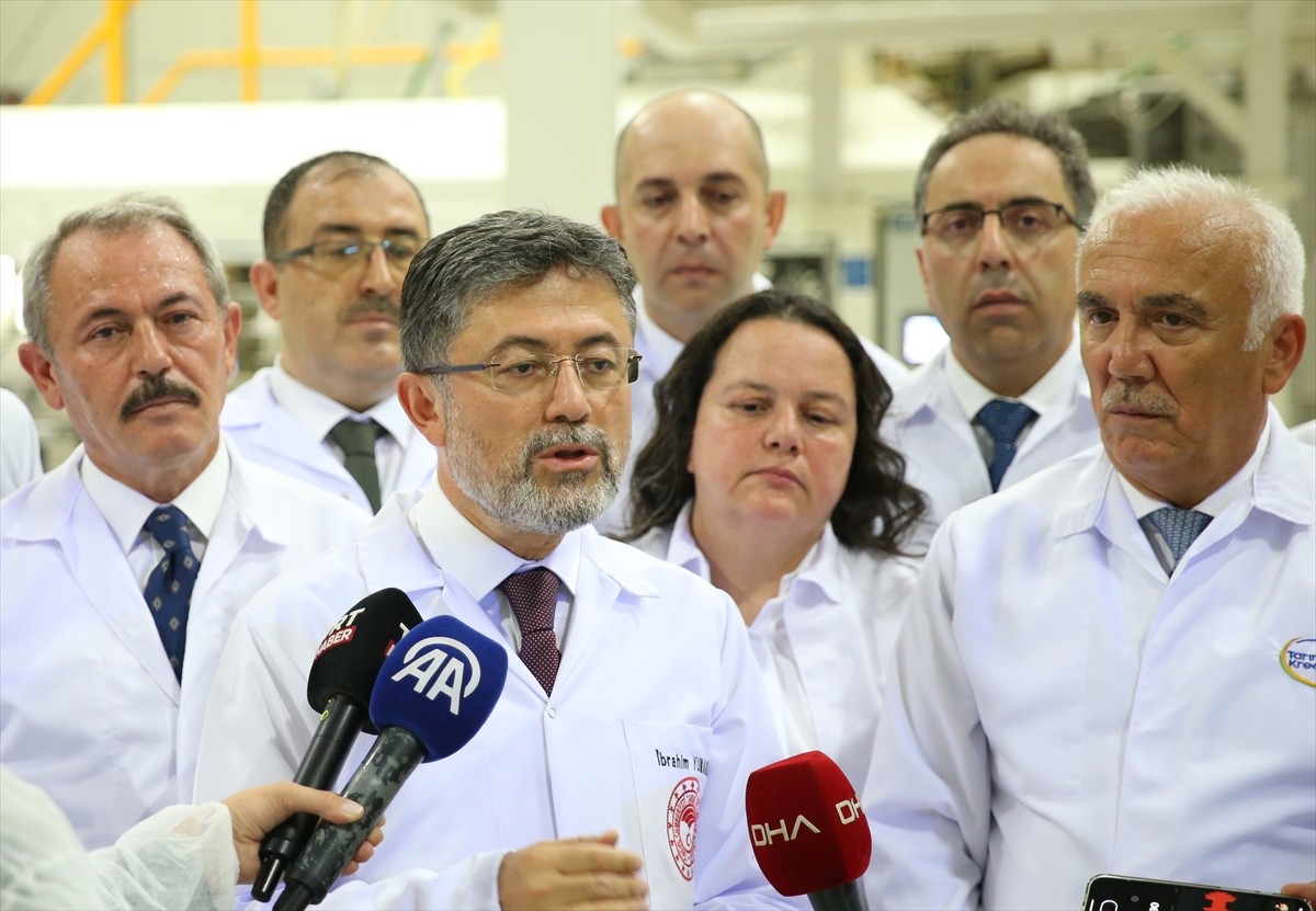 Tarım ve Orman Bakanı İbrahim Yumaklı, Denizli'nin Acıpayam ilçesindeki Tarım Kredi Süt Ürünleri...