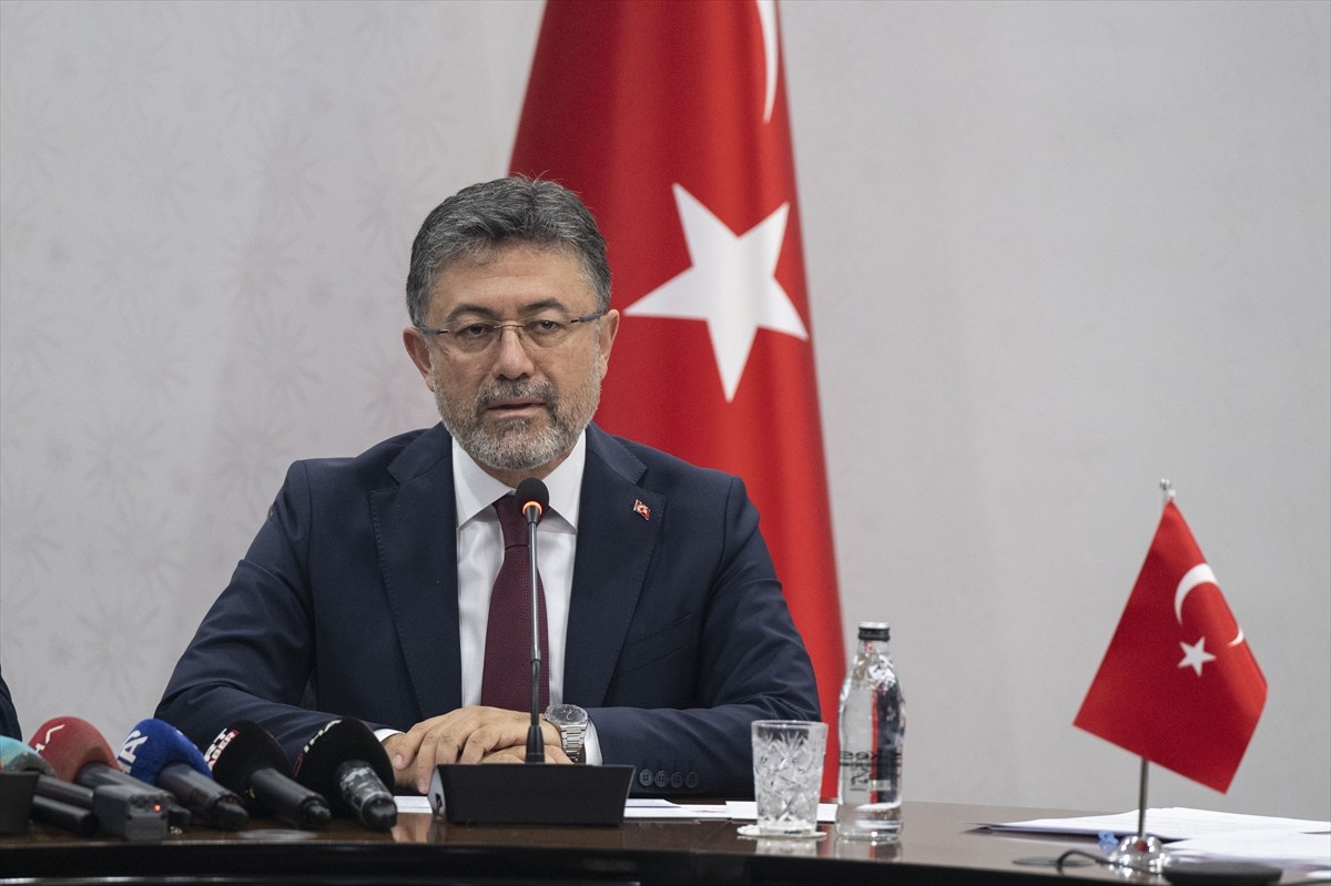 Tarım ve Orman Bakanı İbrahim Yumaklı, Kazakistan Tarım Bakanı Aidarbek Saparov ve beraberindeki...