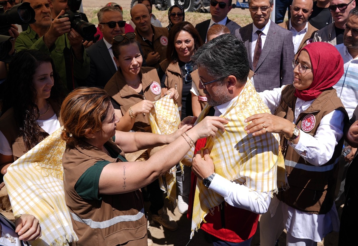 Tarım ve Orman Bakanı İbrahim Yumaklı, Manisa'nın Saruhanlı ilçesine bağlı Hacırahmanlı...