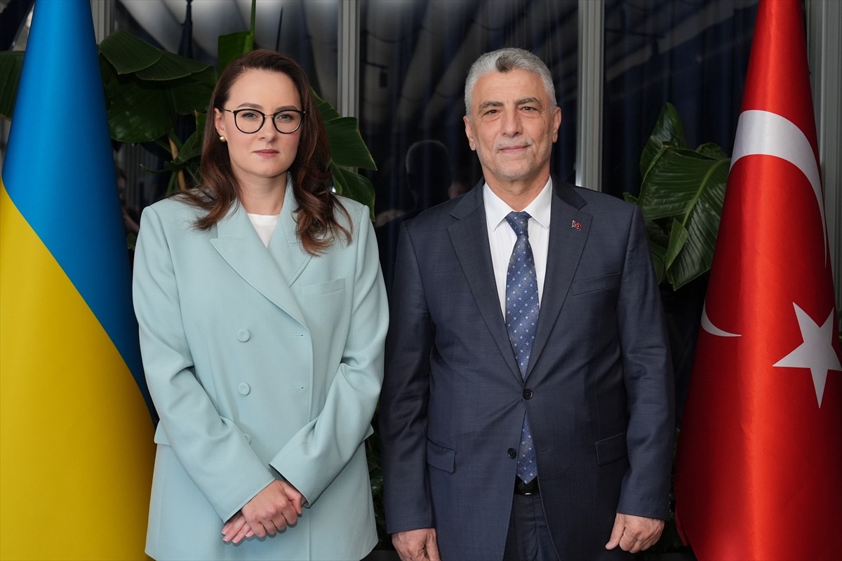 Ticaret Bakanı Ömer Bolat (sağda), Ukrayna Birinci Başbakan Yardımcısı Yulia Sviridenko (solda)...