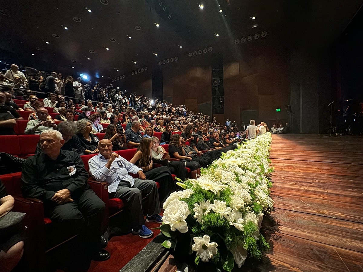 Tiyatro ve sinema oyuncusu Genco Erkal için Harbiye Muhsin Ertuğrul Sahnesi'nde tören...